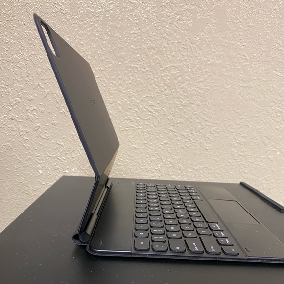 Typecase Edge Magnetic Keyboard Case for iPad Pro 12.9  5th,4th, 3rd Generation - Picture 2 of 13